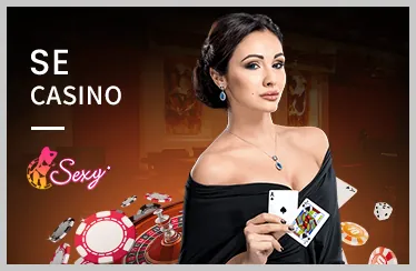 Bàn chơi casino trực tuyến với dealer thật và các lá bài Baccarat